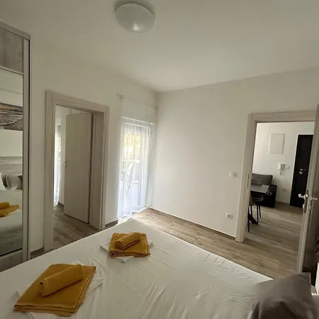 Dobrenic Apartment *